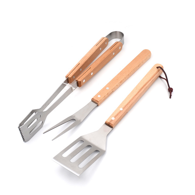 Easily Cleaned 3pcs Outdoor BBQ Wooden Handle Barbecue Grilling Tool Set  Stainless Steel Tongs Spatula Barbecue Meat Fork