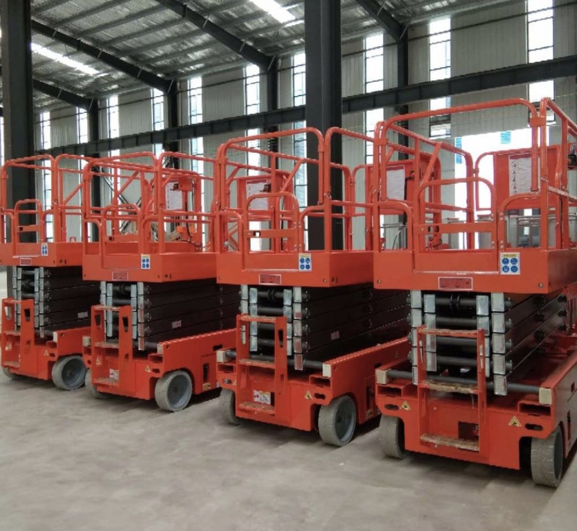 Hydraulic Outriggers 8M 12M Hydraulic Mobile Crawler Scissor Lift Table