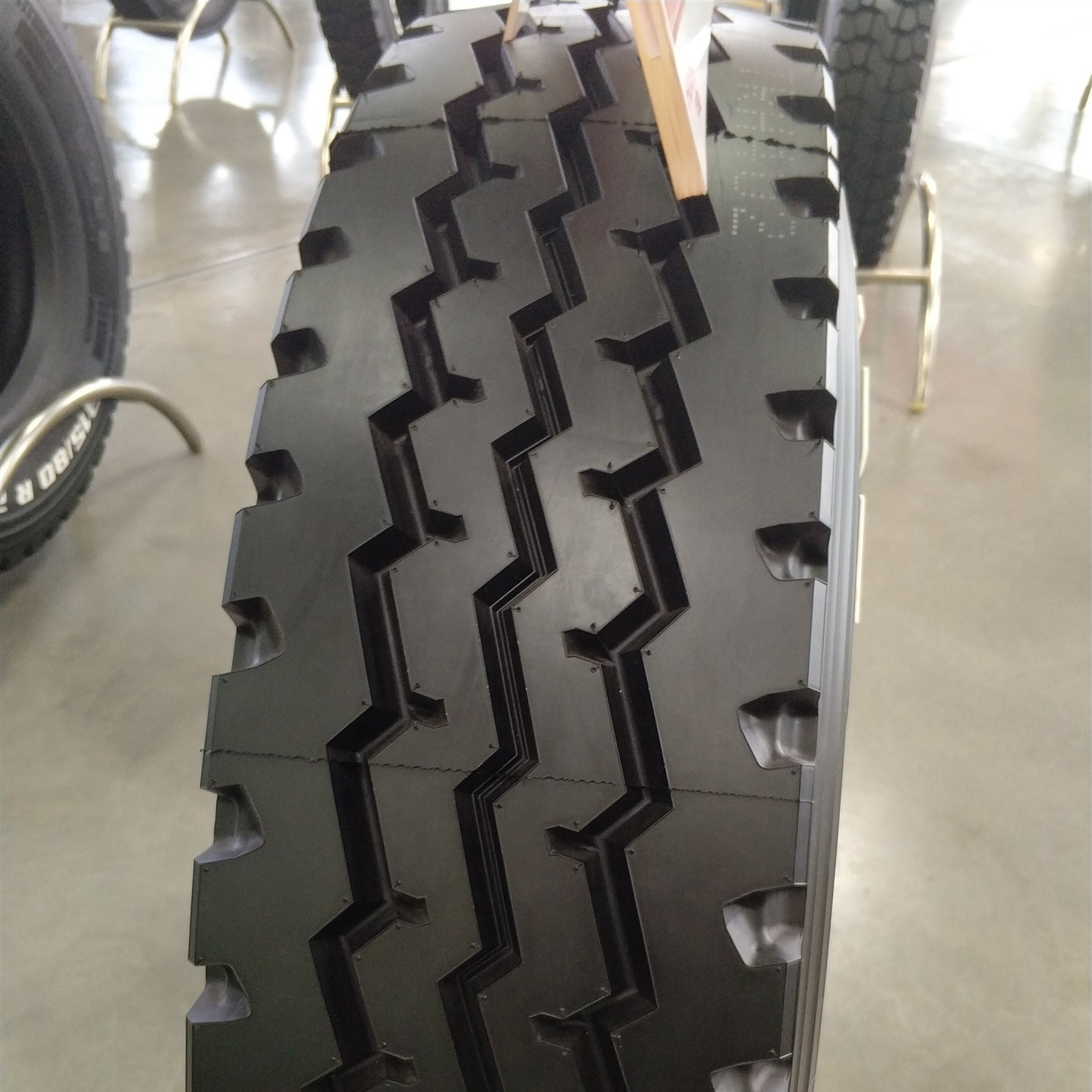 TRANSKING  tires with best price 295 75 22.5 truck tires  285 75/24.5tires for trucks