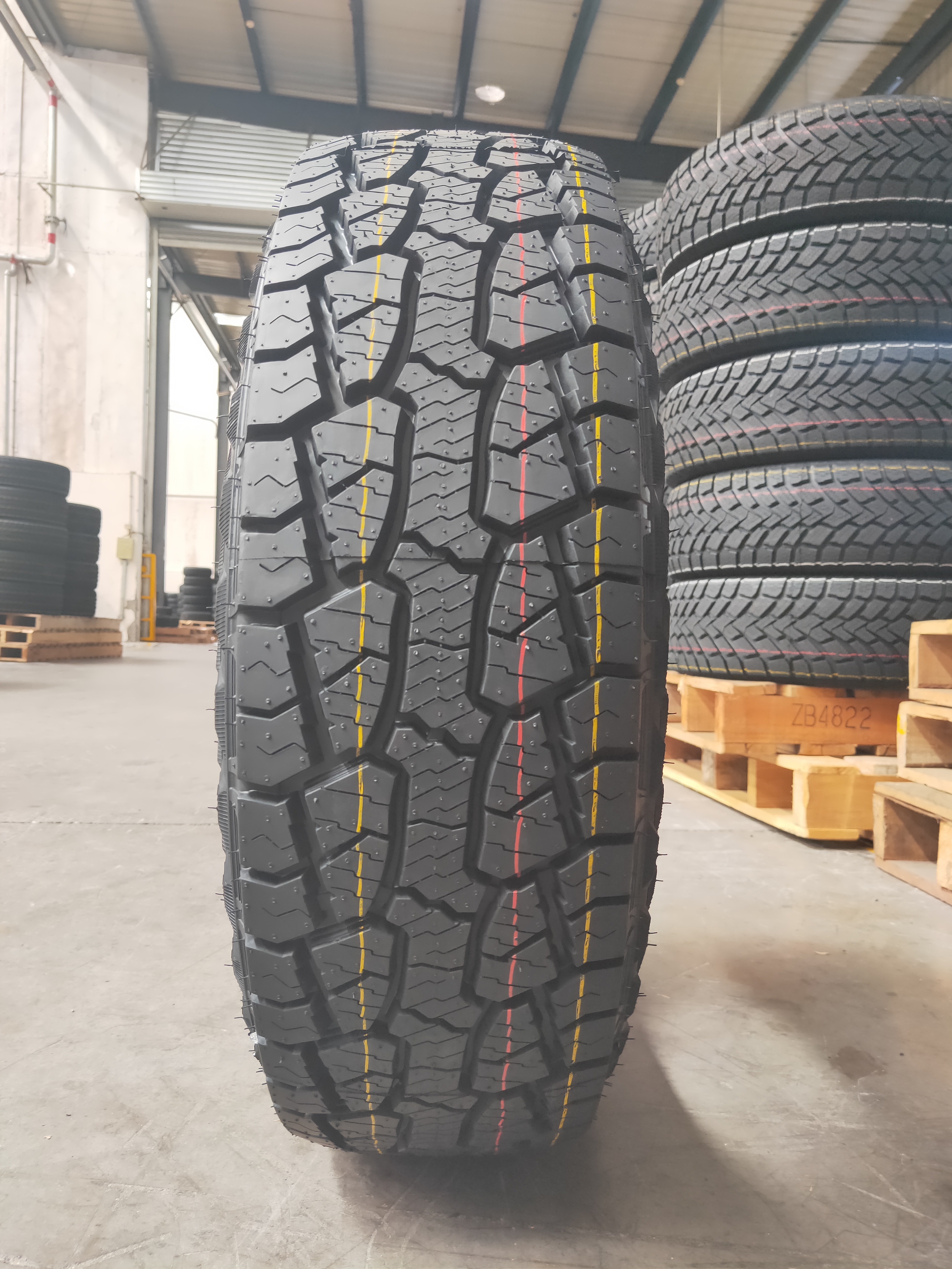 Passenger Car Tyres for Vehicles, PCR Tires for Cars All Sizes 4x4 PCR 235/60R18 LT235/70R16 235/65R18 LT235/75R15