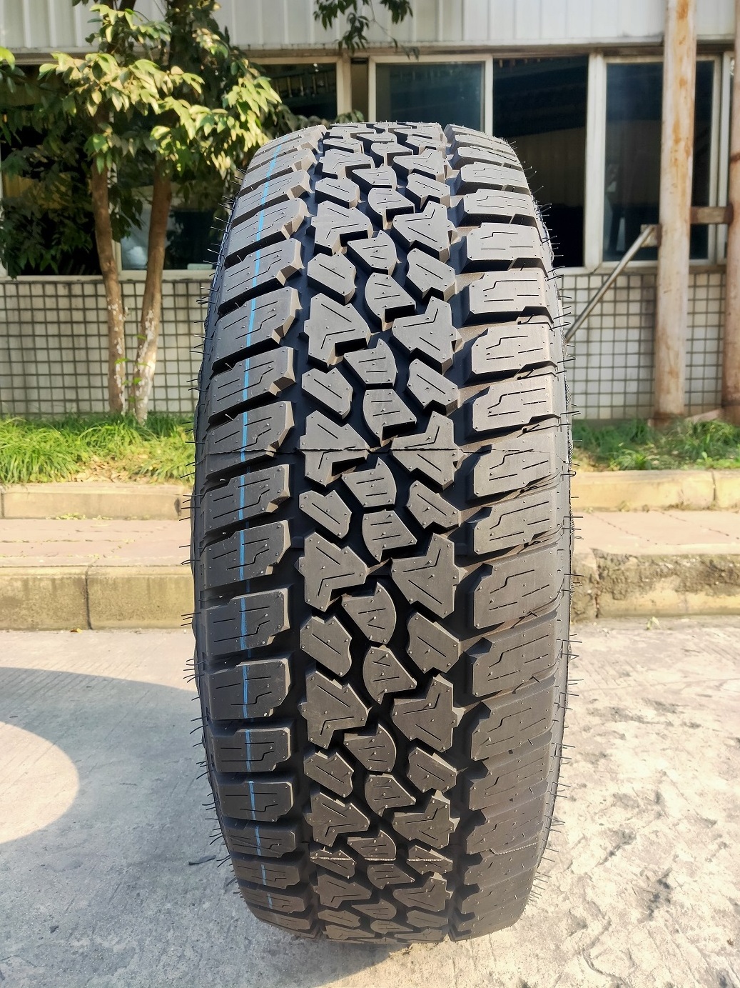 AT Tyre Light Truck Tyre PCR LT 265/60R18 265/60/18 10PR HD829