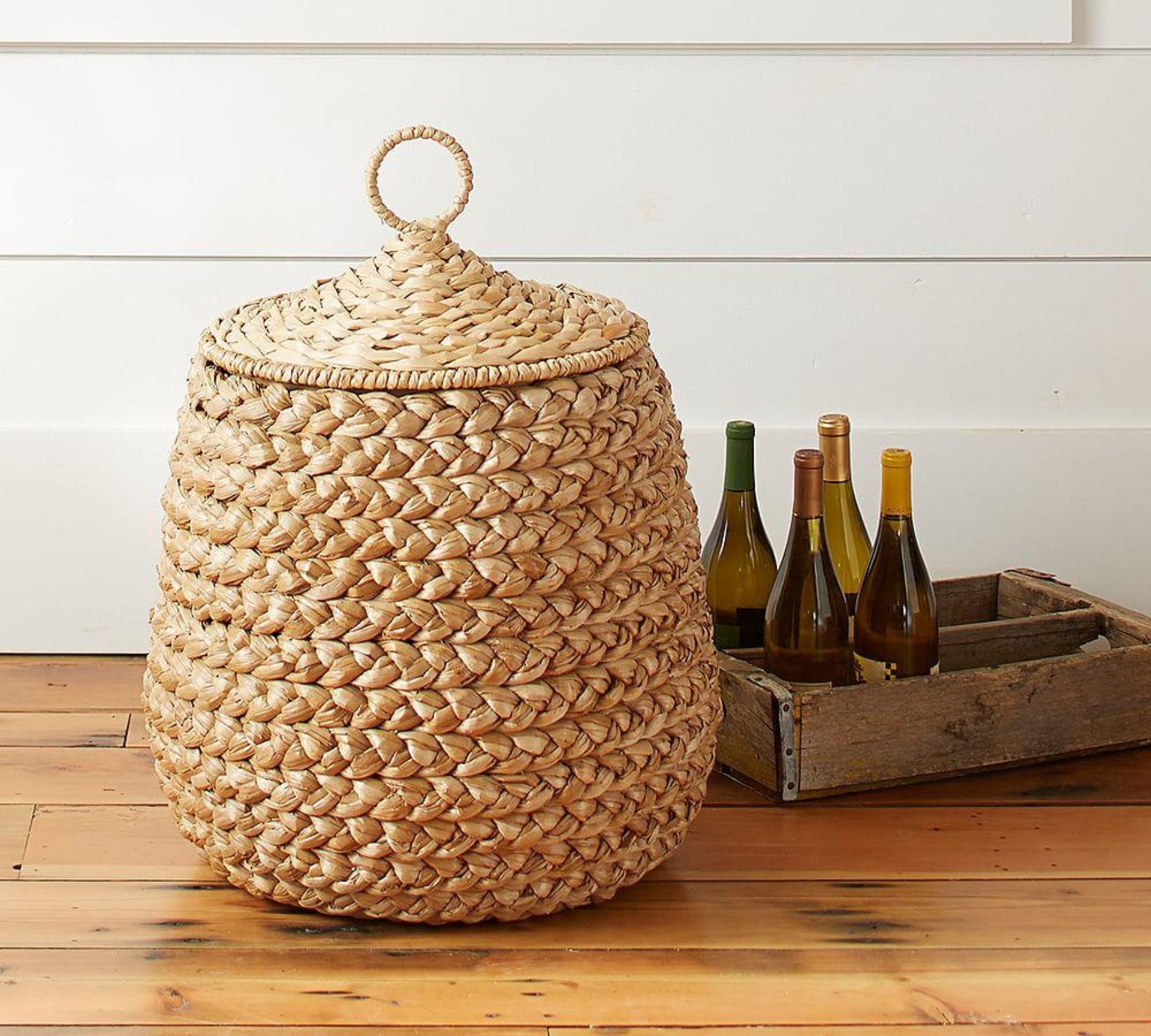 2024 Best Selling Decorative Elegant Unique Wicker Straw Laundry Baskets for Storage Made of Natural Seagrass Water Hyacinth