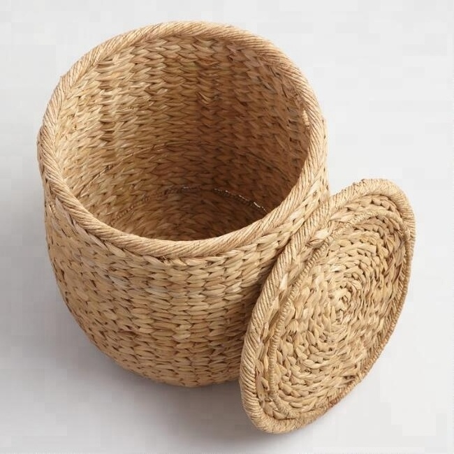 2024 Best Selling Decorative Elegant Unique Wicker Straw Laundry Baskets for Storage Made of Natural Seagrass Water Hyacinth