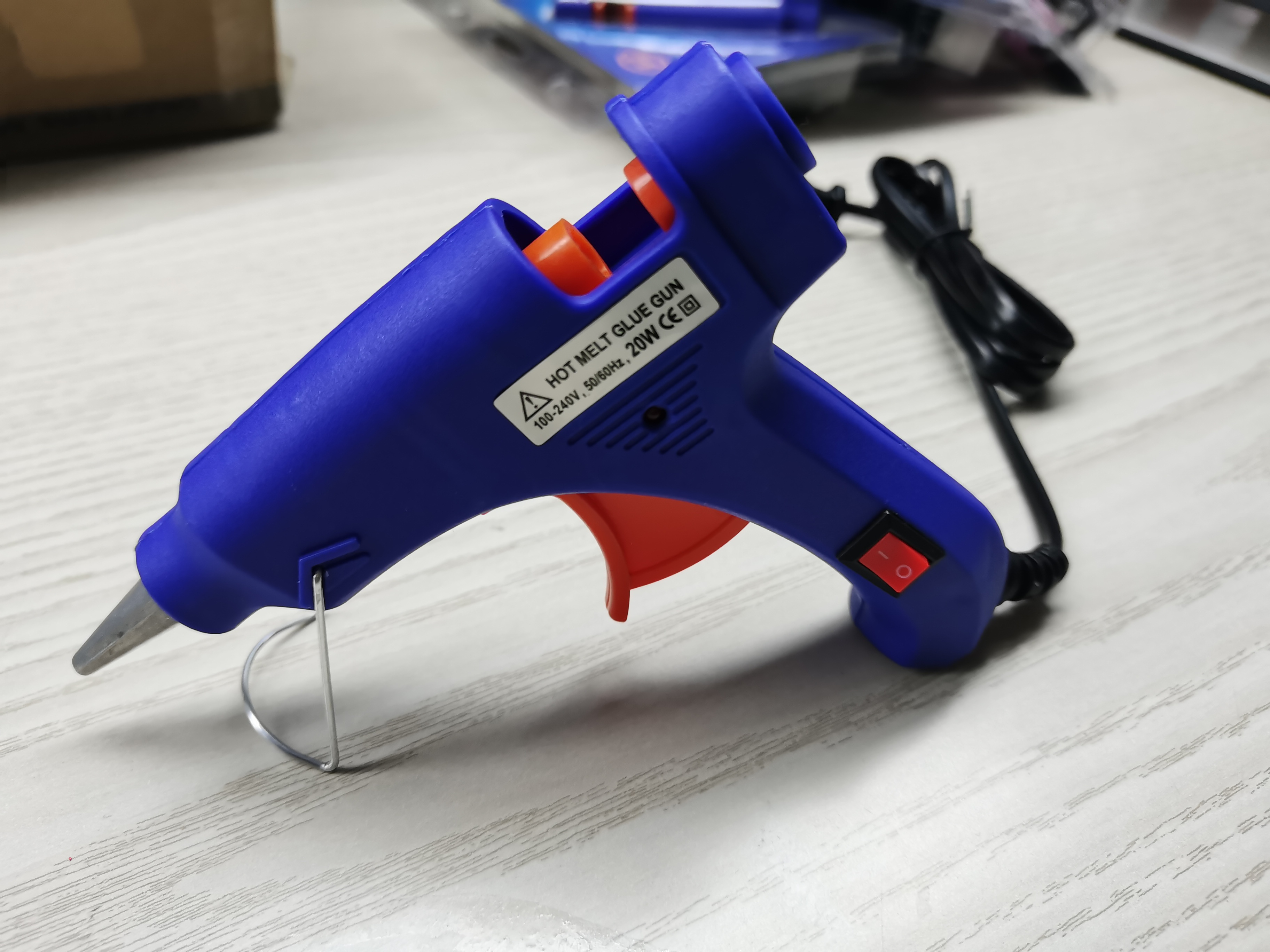 Wholesale 20W 40W 100W Hot Melt Glue Gun with Silicon Bars Blue Black Pink Craft Mini Glue Guns