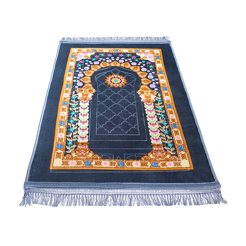 Portable Luxury Design Turkish Velvet Prayer Rug Travel Soft Plush Carpet for Men and Women Ramadan Gifts Islamic Prayer Mat