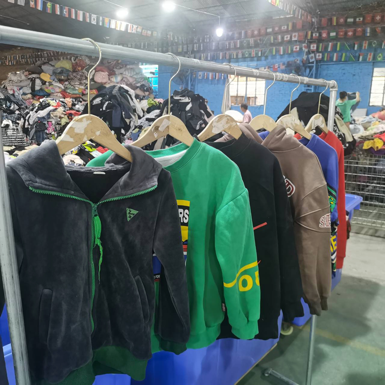 Supplier Wholesale High Quality Second Hand Woman Clothes Used Clothes Used Branded Jackets And Hoodies Bales