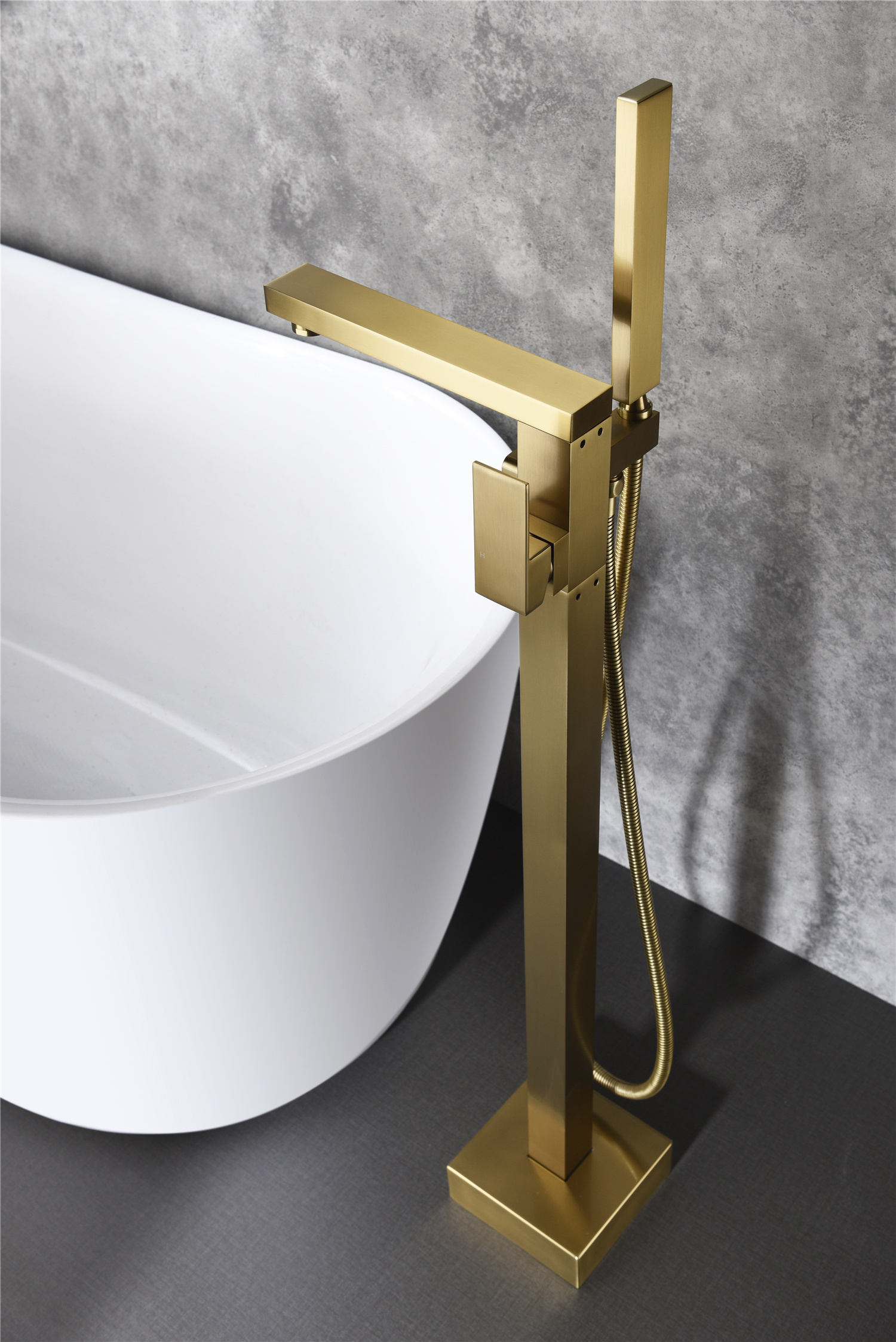 Freestanding Bathtub Faucet Brushed Gold Floor Mount Brass Single Handle Bathroom Standing Tub Faucets with Hand Shower