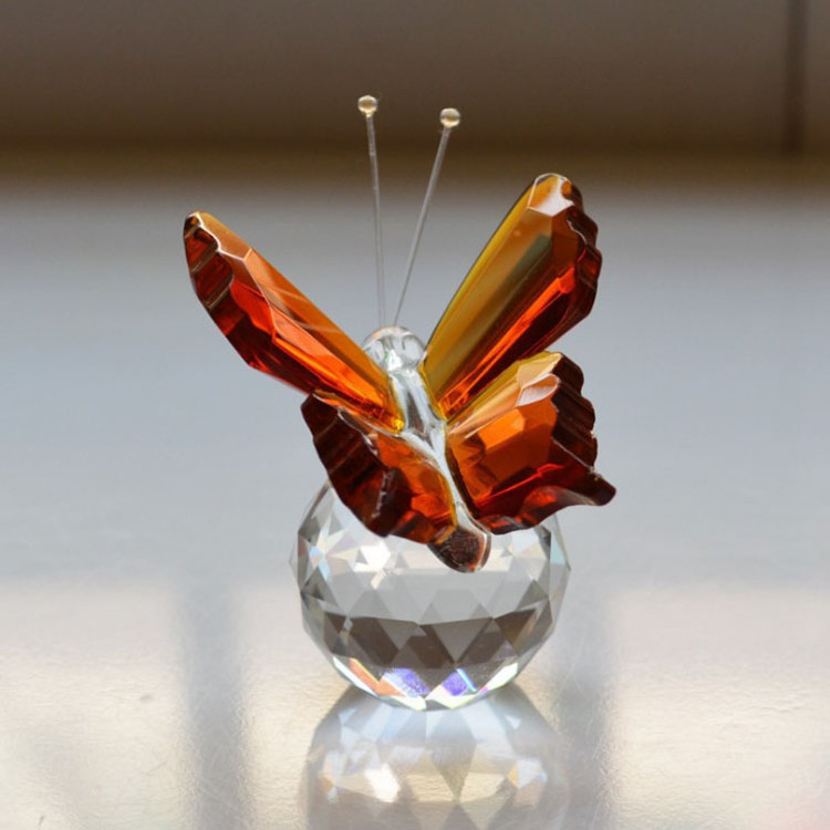 Crystal Flying Butterfly with Crystal Base Figurine Collection Cut Glass Ornament Animal Collectible Paperweight