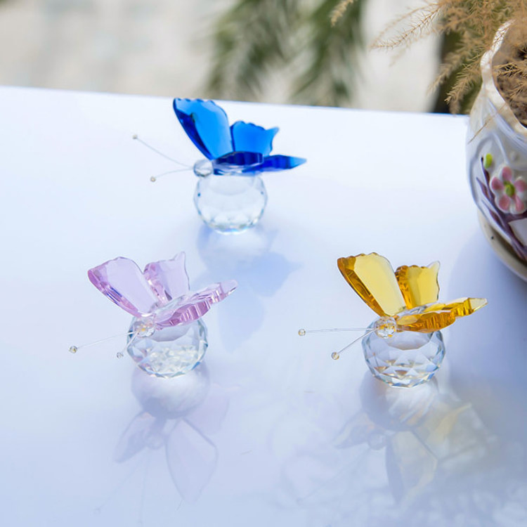 Crystal Flying Butterfly with Crystal Base Figurine Collection Cut Glass Ornament Animal Collectible Paperweight