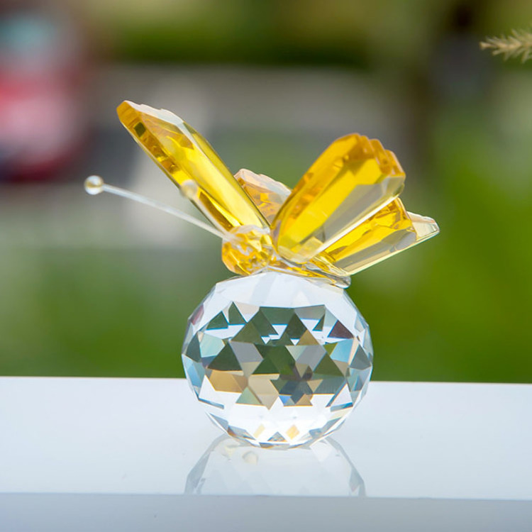 Crystal Flying Butterfly with Crystal Base Figurine Collection Cut Glass Ornament Animal Collectible Paperweight