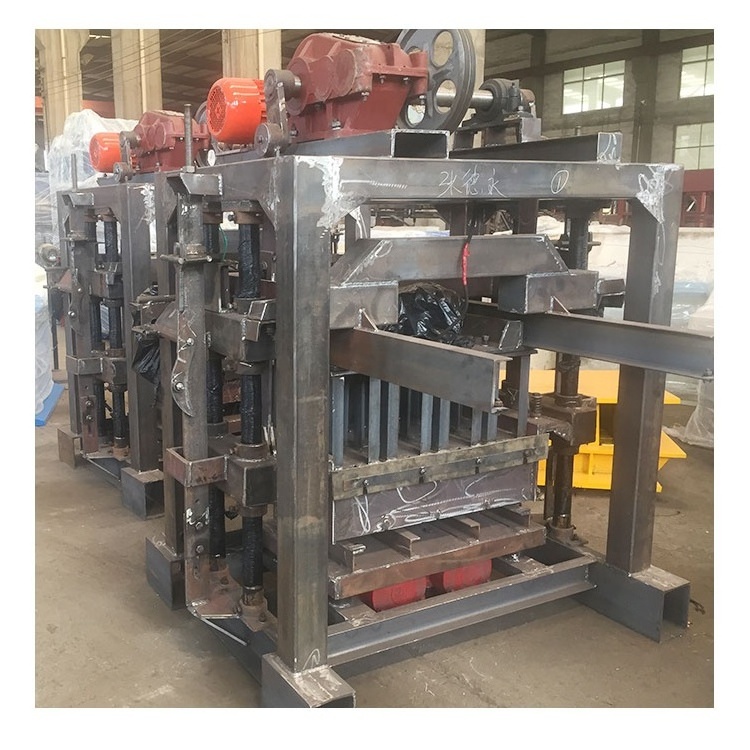 Red qt4-40 Interlocking Brick Making Machine Price With Paver Brick Moulds