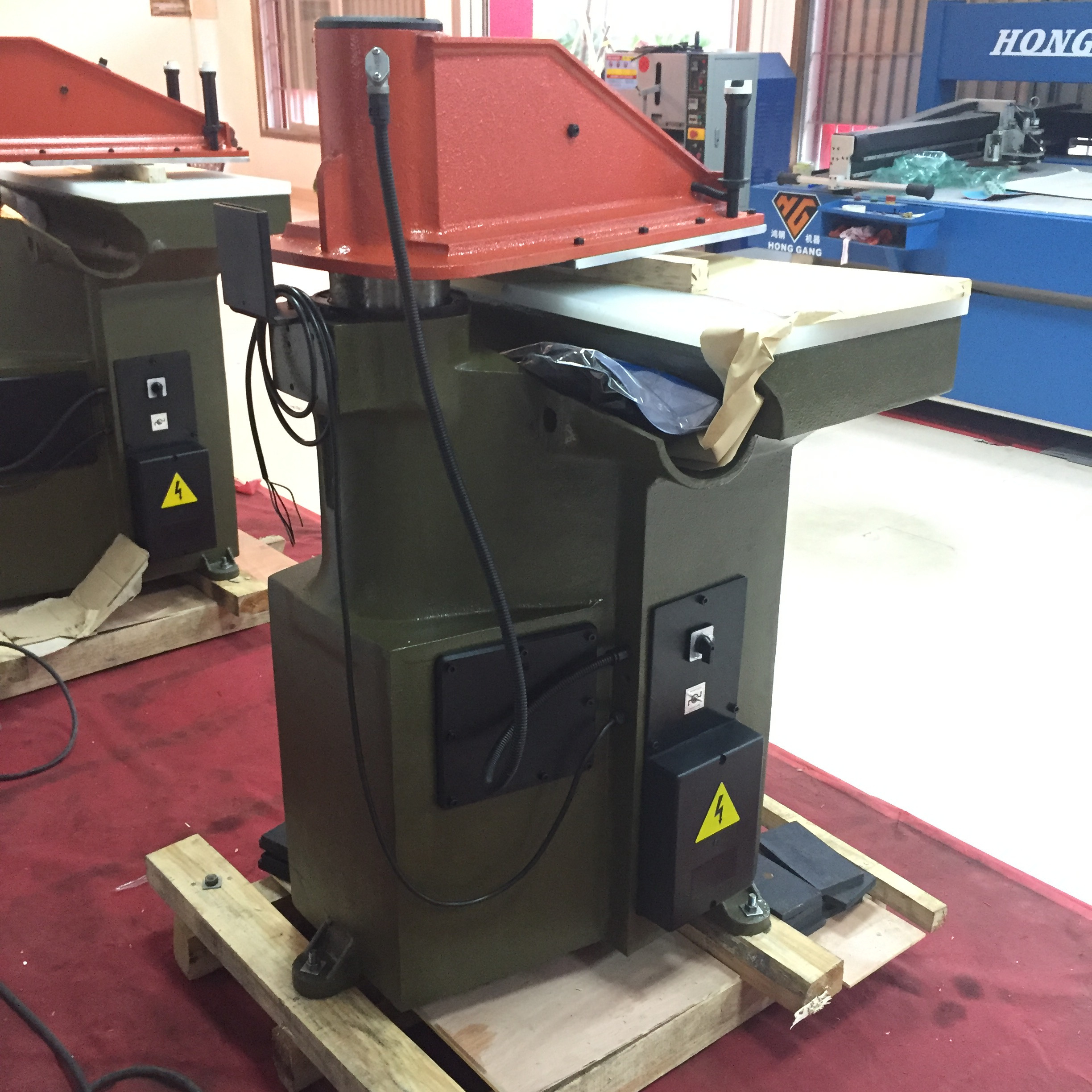 clicking swing arm cutting press for leather embossing