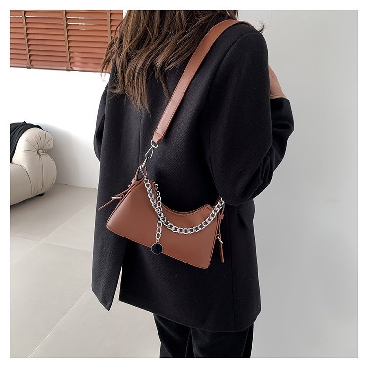 Wholesale Shape PU Leather Shoulder Bags Pure Color Underarm Bag Cool Metal Chain Handbag for Girls