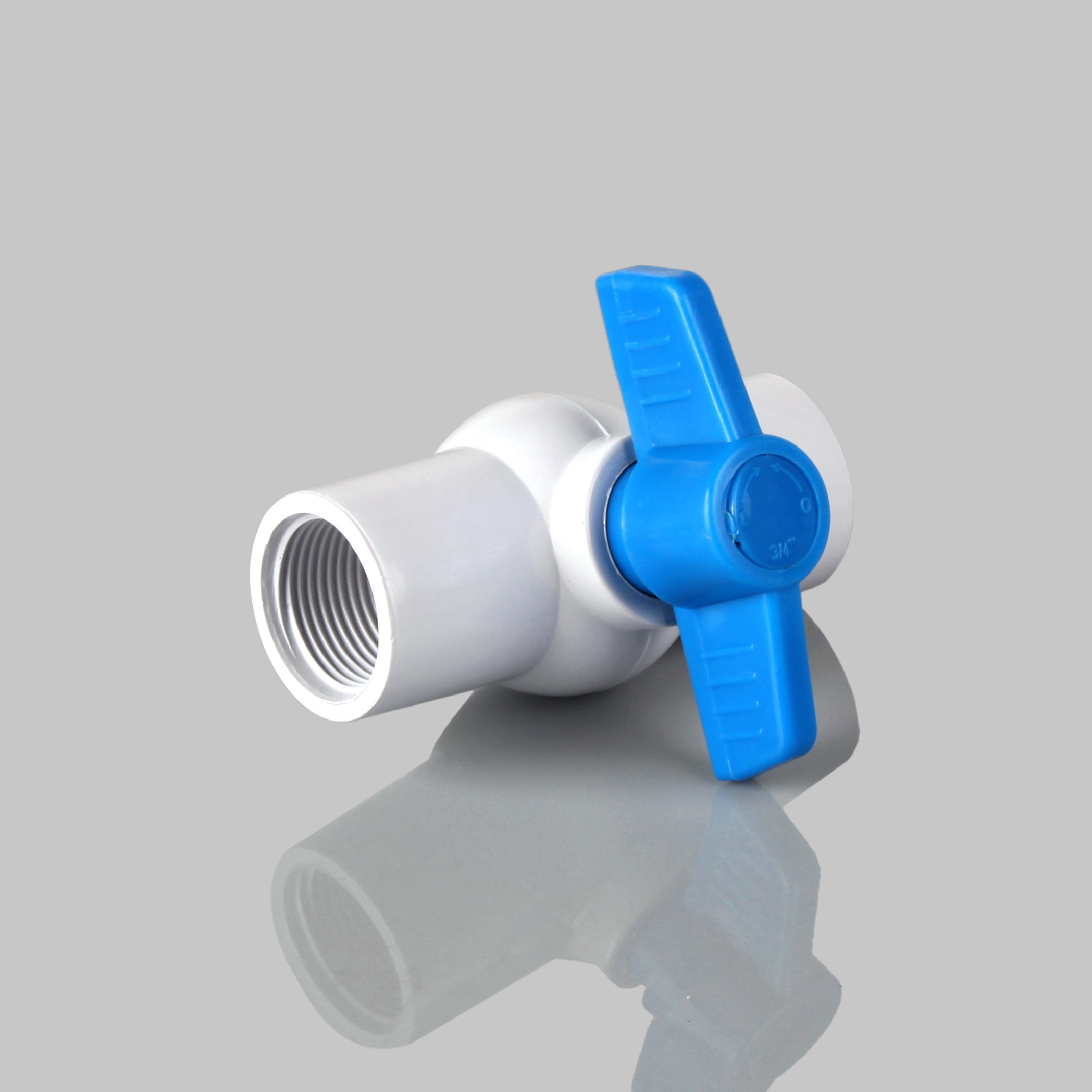 Factory Price South American Market PVC Ball Valve ANSI Socket/NPT Thread Blue/Red Handle Plastic Ball Valves with PP Valve Ball