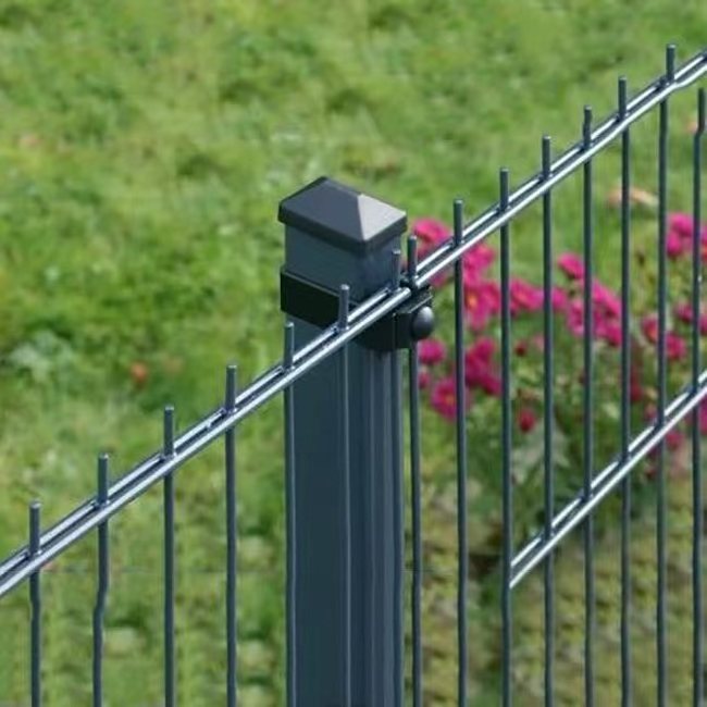 Cheap price shutter door pvc horse round pen simple single and bilateral open galvanized rod double wire mesh fence