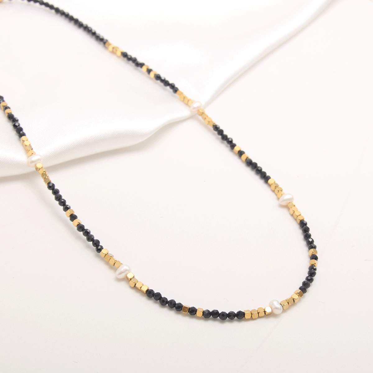 Charming Black Natural Gem Stone Beaded Necklace With Fresh Water Pearl Choker Gold Color Stainless Steel Chain For Women/Men