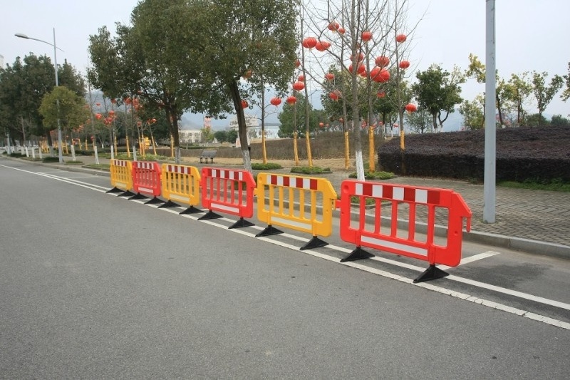 Low Price 1950mm Red Plastic Road Fences Plastic lattice fence plastic portable fence