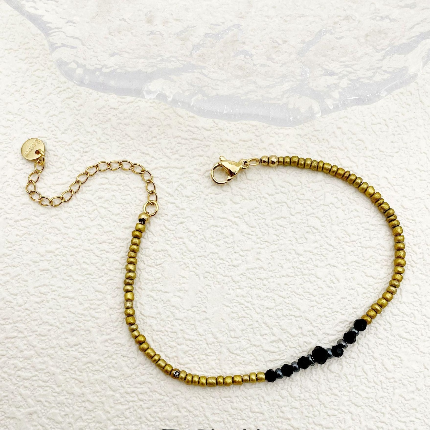 Classic Black Crystal Beads Small Gold Beads Bracelet Fashion Simple Stainless Steel Gilded Bracelet Fashion New Women's Jewelry