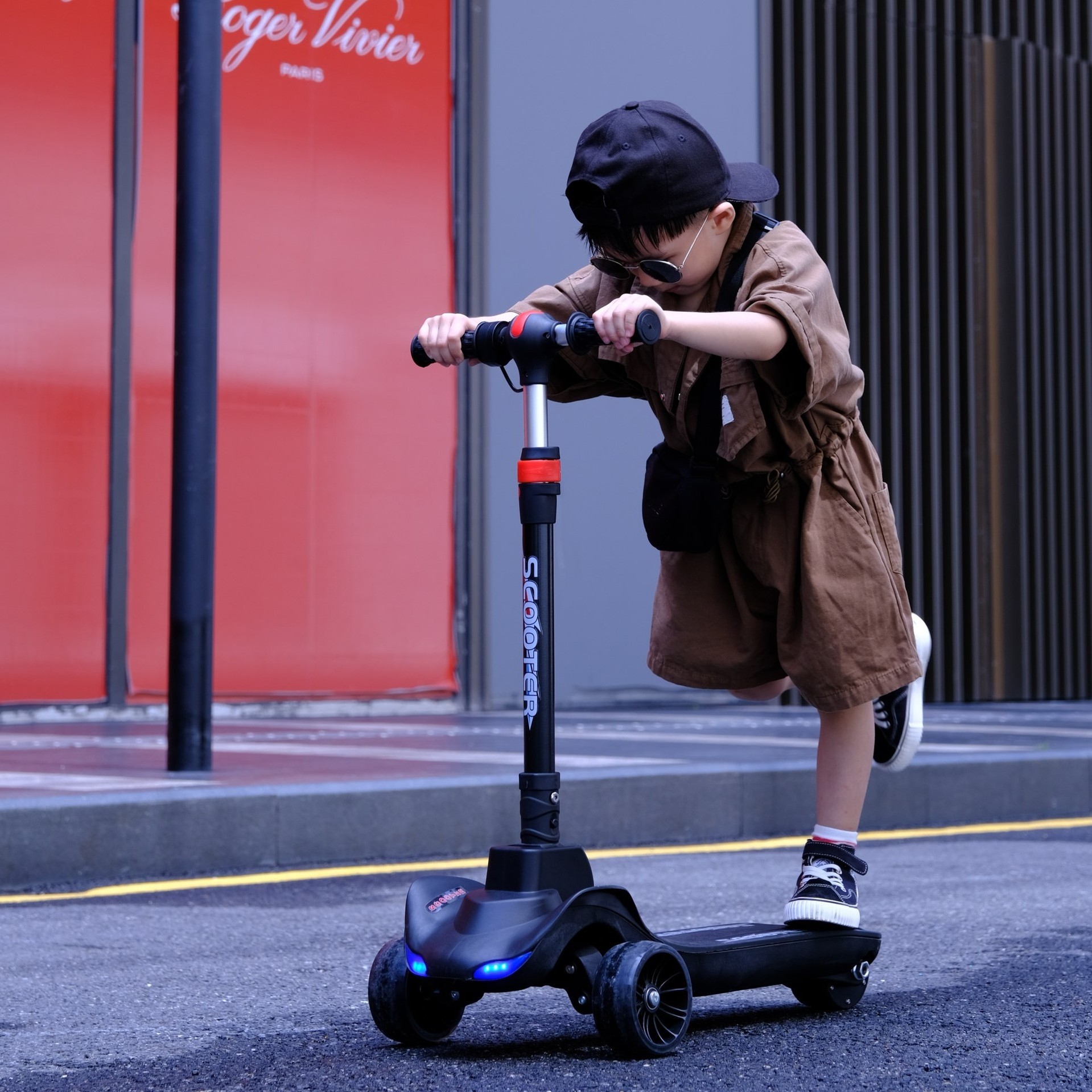 Children Electric Scooter  3 Wheels electric scooter car with Blue teeth and Music  for 6-12 years old