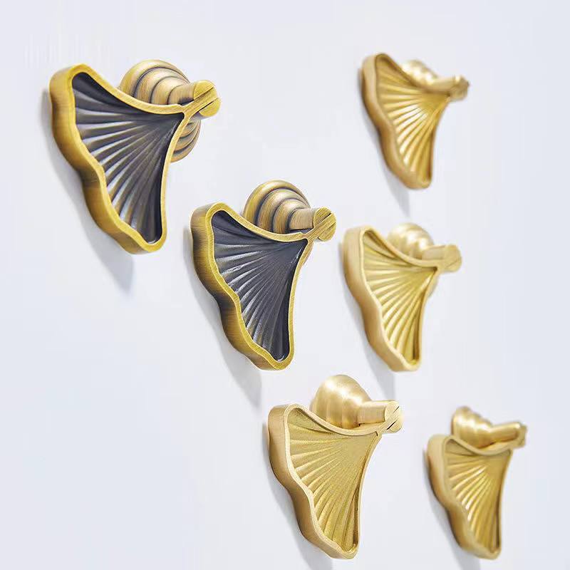 Ginkgo leaf handle brass light luxury Nordic personalized creative fan wardrobe drawer single hole pendant fishtail door handle