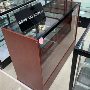 2024 New Design Oxidation Resistant Glass Show Cases Shop Display Showcase