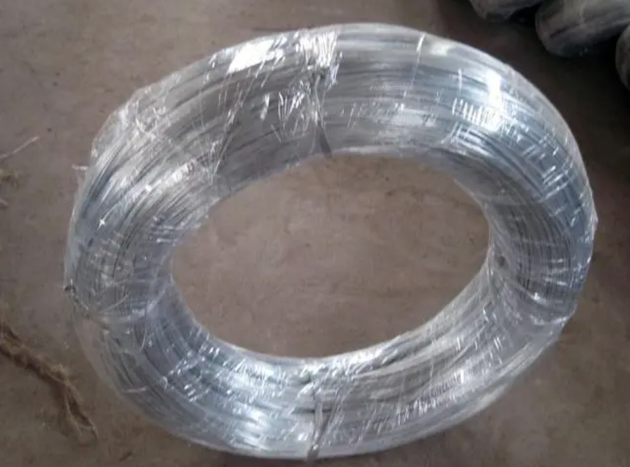 Q195 Q235 Galvanized Iron Wire 0.7mm 1.2mm 1.6mm 2mm Iron Wire For Mesh Fence Iron Wire Roll