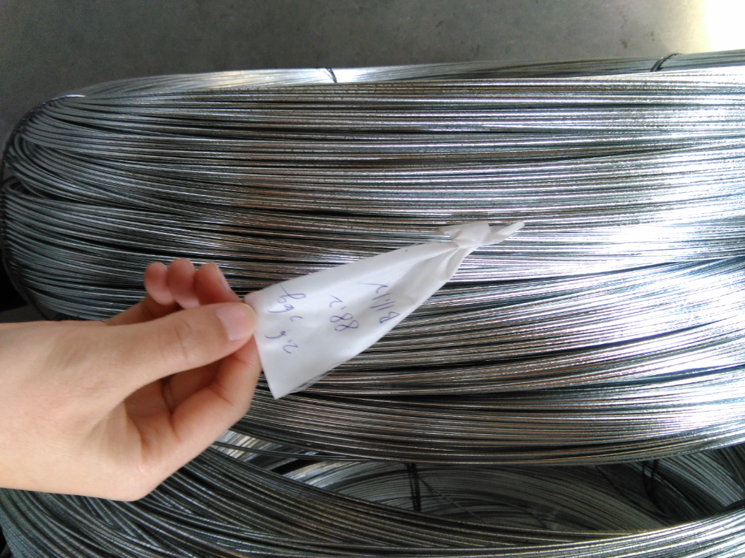 Q195 Q235 Galvanized Iron Wire 0.7mm 1.2mm 1.6mm 2mm Iron Wire For Mesh Fence Iron Wire Roll