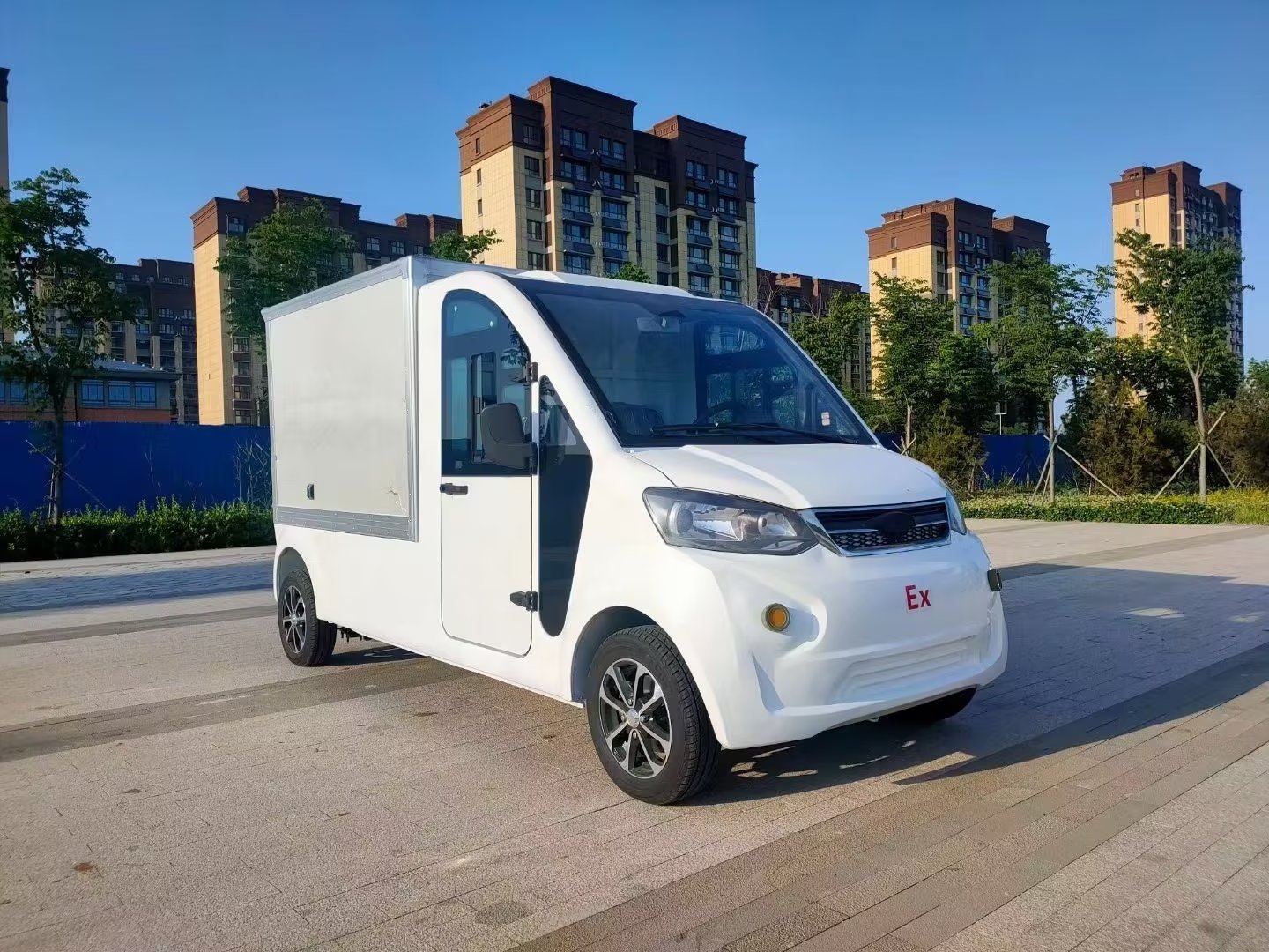 China Mini Electric Truck 4x4 High Performance Long Delivery Electric Cargo Pickup Truck New Energy Vehicles For Sale