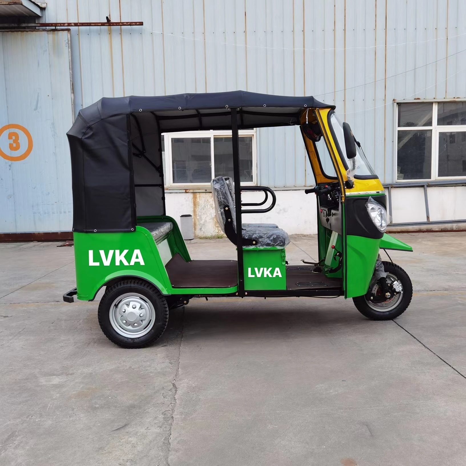 2023 New 3 Wheel Electric Tricycle Taxi Moto Bajaj Tuk Rickshaw for sale