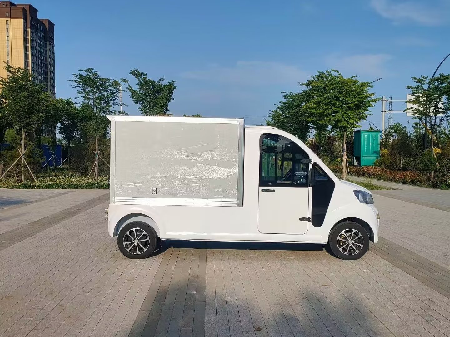 China Mini Electric Truck 4x4 High Performance Long Delivery Electric Cargo Pickup Truck New Energy Vehicles For Sale