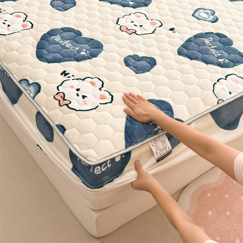 Hypoallergenic Winter Quilted Bed Sheet Warm Fluffy Fitted Velvet Fleece Bed Cover 100% Polyester Flannel Mattress Protector