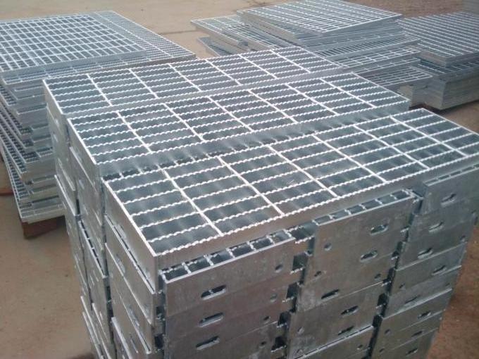 Hot Dipped Galvanized Steel  Grating Heavy Duty Serrated Metal Bearing Bar Steel Grating