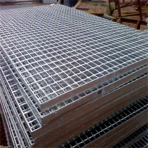 Hot Dipped Galvanized Steel  Grating Heavy Duty Serrated Metal Bearing Bar Steel Grating