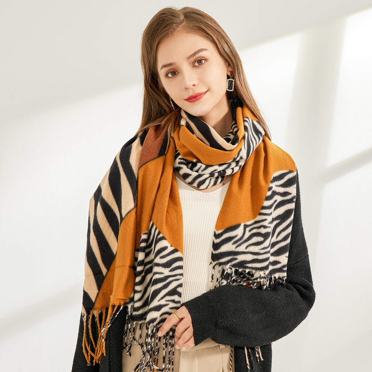 Wholesale Custom NO MOQ 2023 New Arrive Fashion Women Long Warm Winter Spots Cashmere Feeling Black White Pashmina Ethnic Scarf