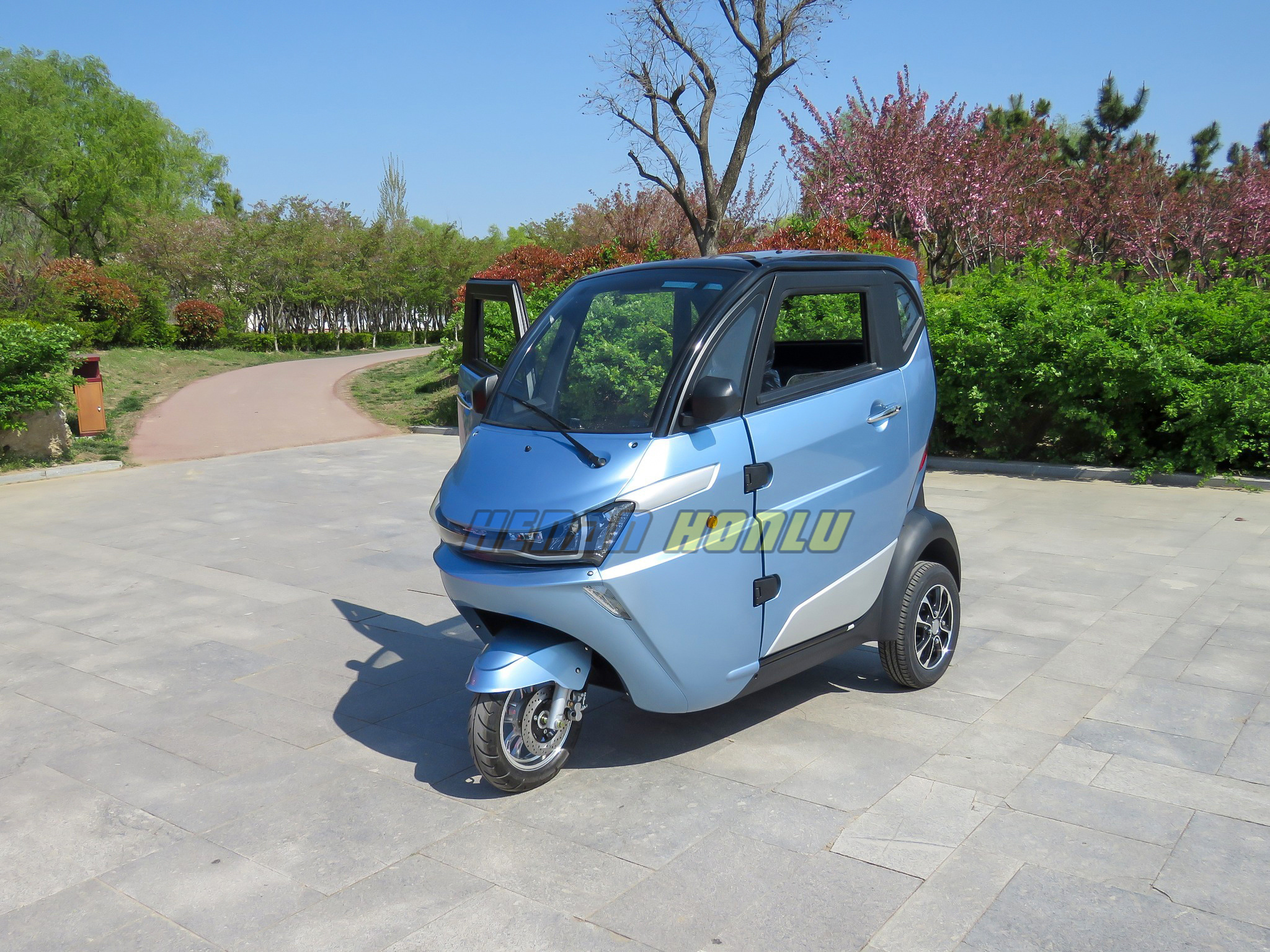 Enclosed electric mobility scooter with seat cover roof