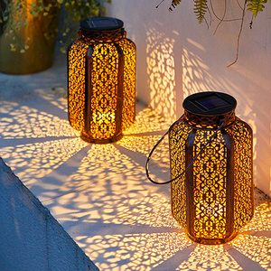 Outdoor Solar Hanging Lantern Lights Waterproof Metal LED Decorative Hanging Light for Garden Patio Tabletop Lanterns