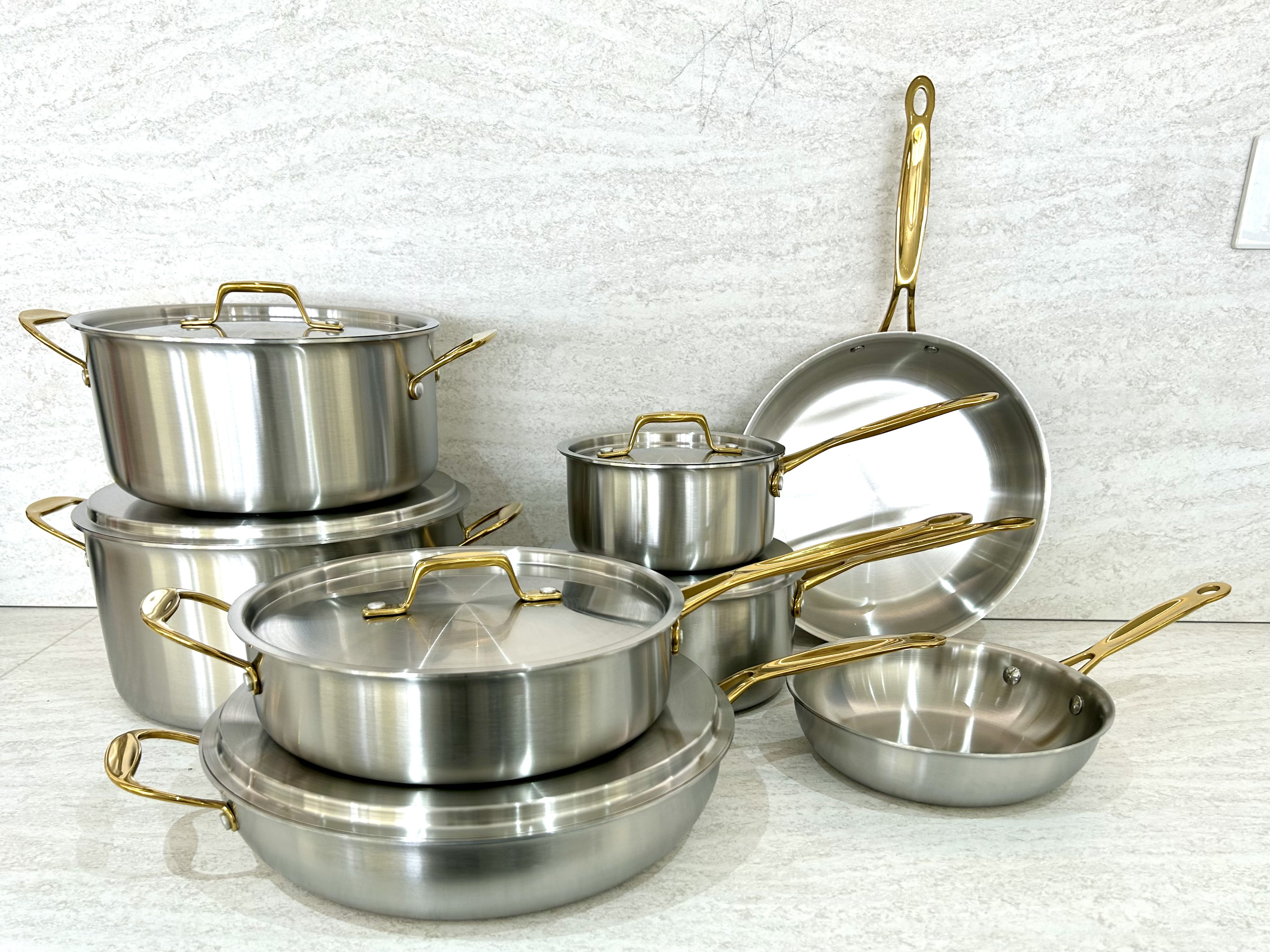 luxury triply  18/10 stainless steel cookware set kitchen soup pot kitchen cookware stock pot saucepan with golden handle