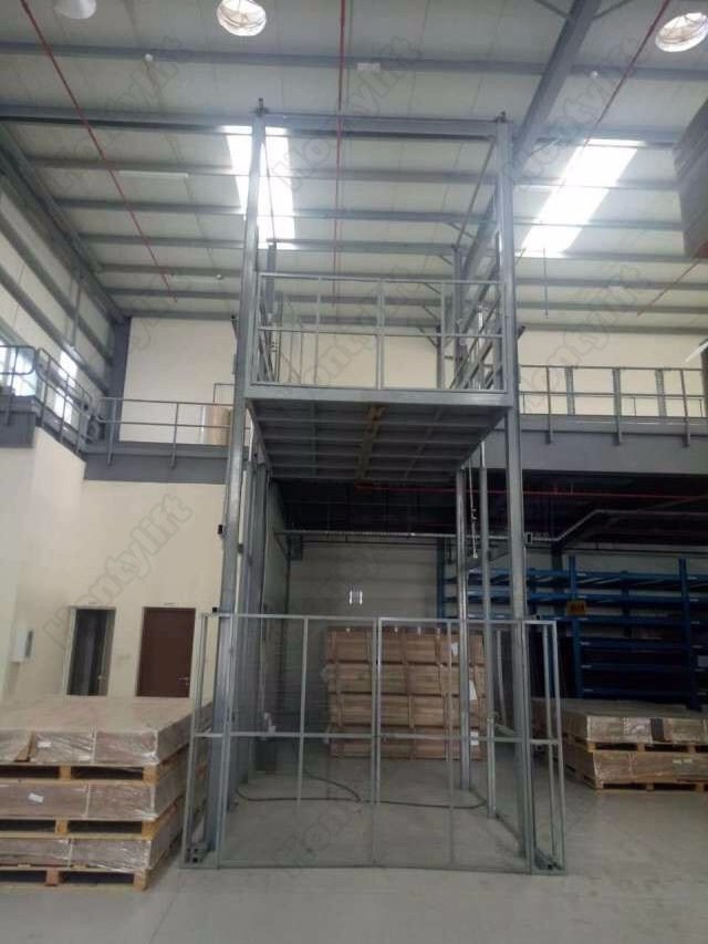 Indoor and outdoor use cargo elevator fixed vertical material lifting table guide rail lift