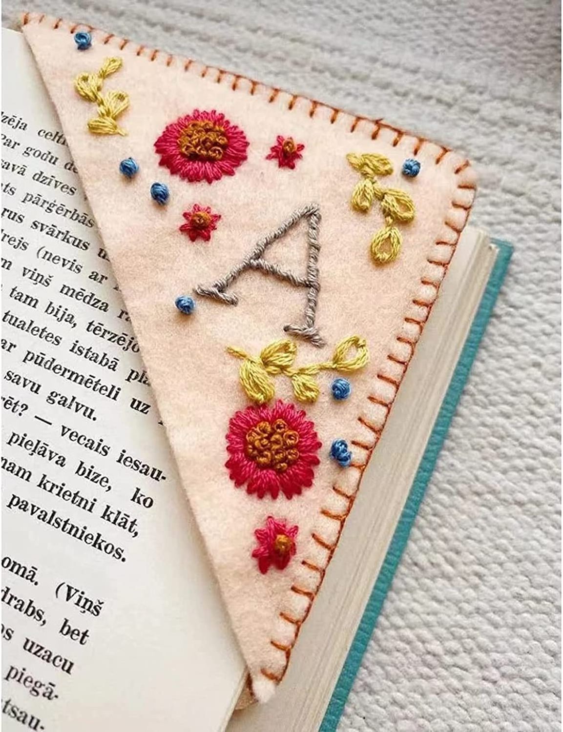 2023 New Style Bookmark Hand Embroidered Corner Bookmark Personalized Triangle Page Corner Handmade Bookmark