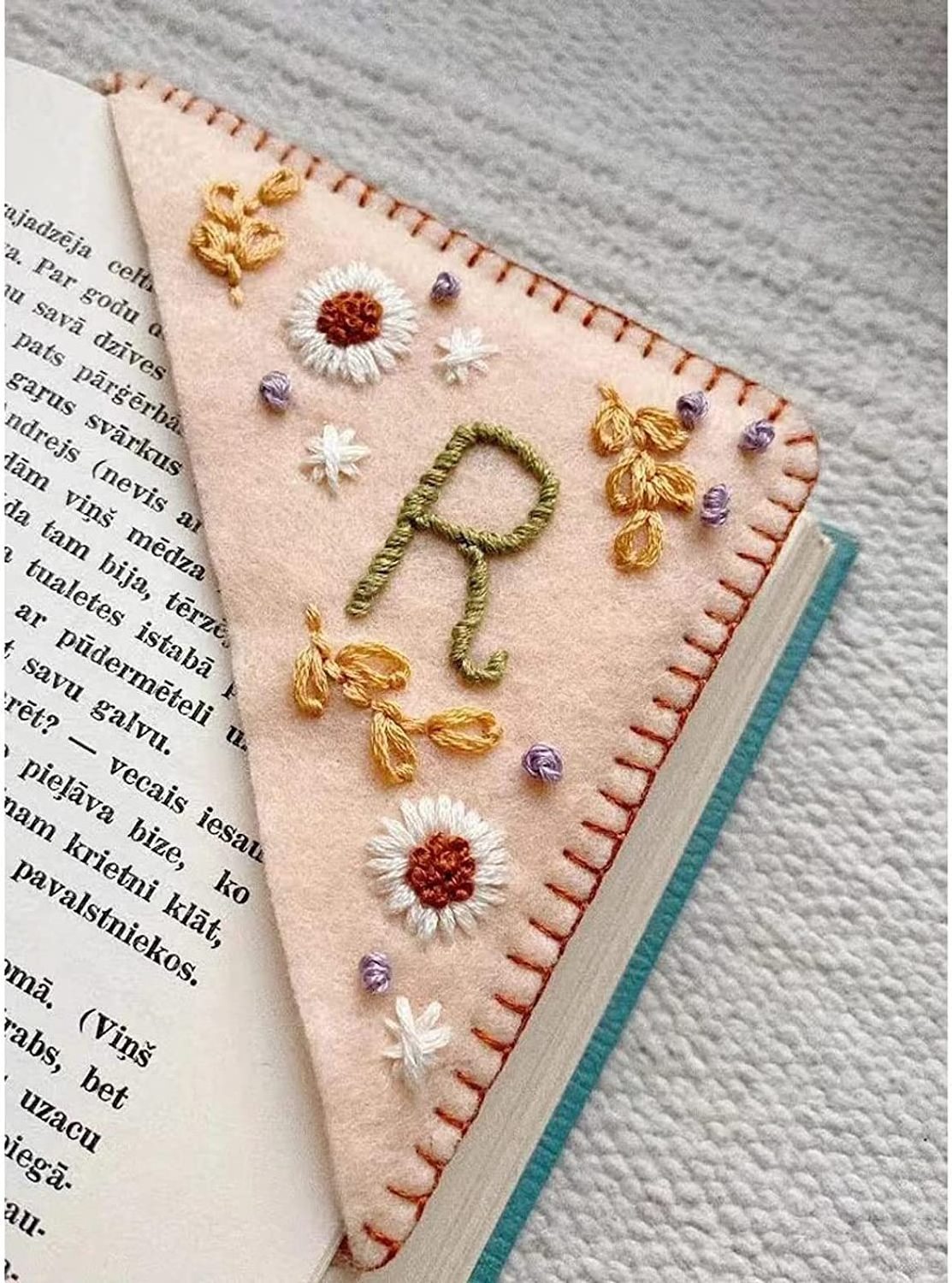 2023 New Style Bookmark Hand Embroidered Corner Bookmark Personalized Triangle Page Corner Handmade Bookmark