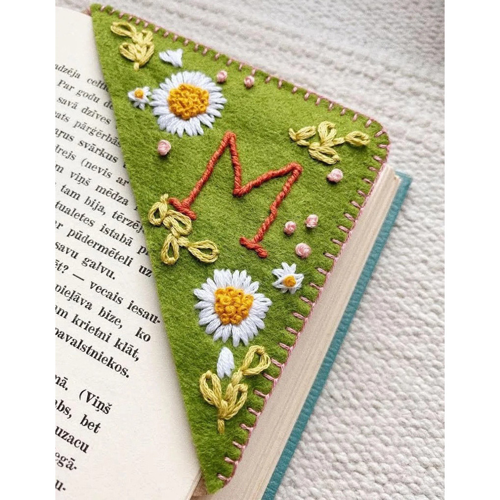 2023 New Style Bookmark Hand Embroidered Corner Bookmark Personalized Triangle Page Corner Handmade Bookmark