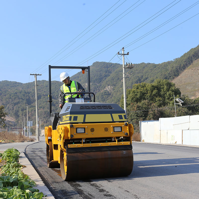 3.5 Ton Road Rollers Vibratory Rollers For Asphalt Compacting Work