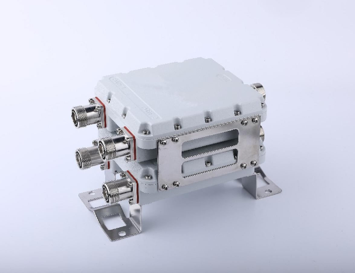 380-2700MHz High Isolation Low Insertion Loss 5G Combiner 2 Way RF Combiner For Feeder Sharing