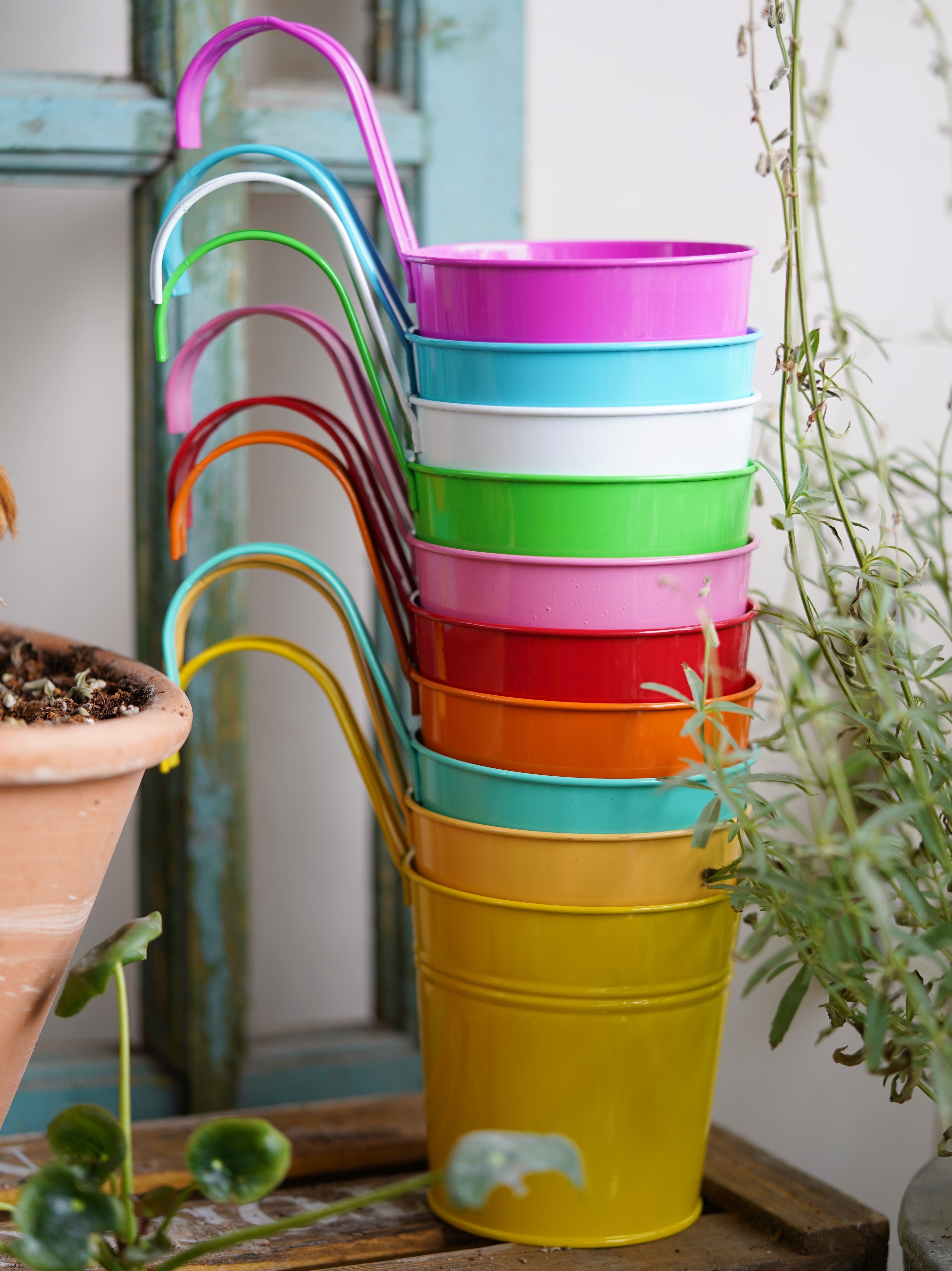 Colorful Metal Hanging Flower Pot Wall Hanging Flower Pots Balcony Wall Planters Flower Holders