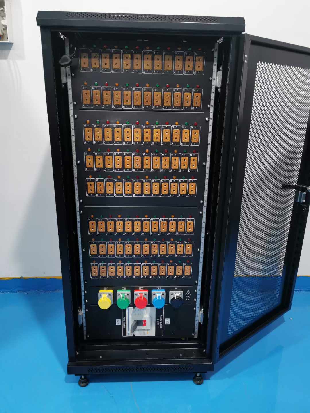 Electrical Stage 3 Phase 36CH Main Input Camlock With 16amp Connectors Rack Power Distribution Box