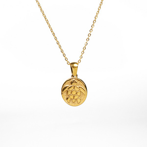 Dainty Jewelry Necklace Stainless Steel Chain Gold Plated Pendant Necklace Charm Engraved Round Pendant Turtle Necklace