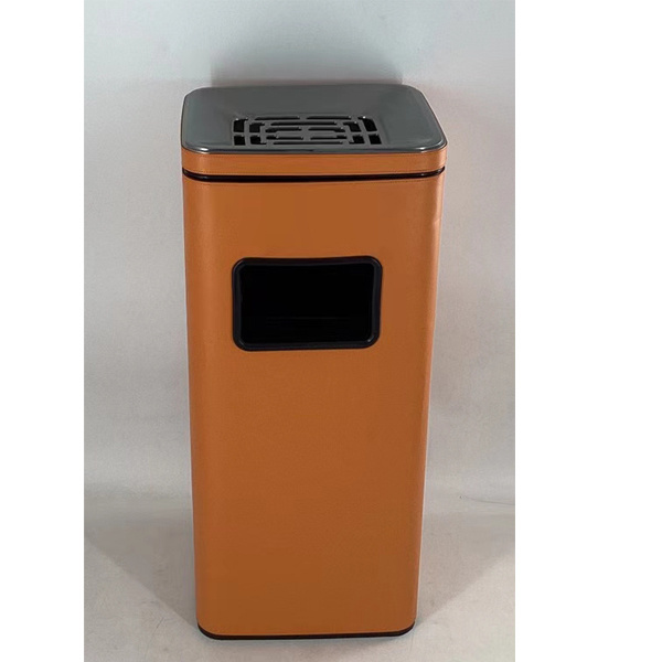 trash bin with lid outdoor