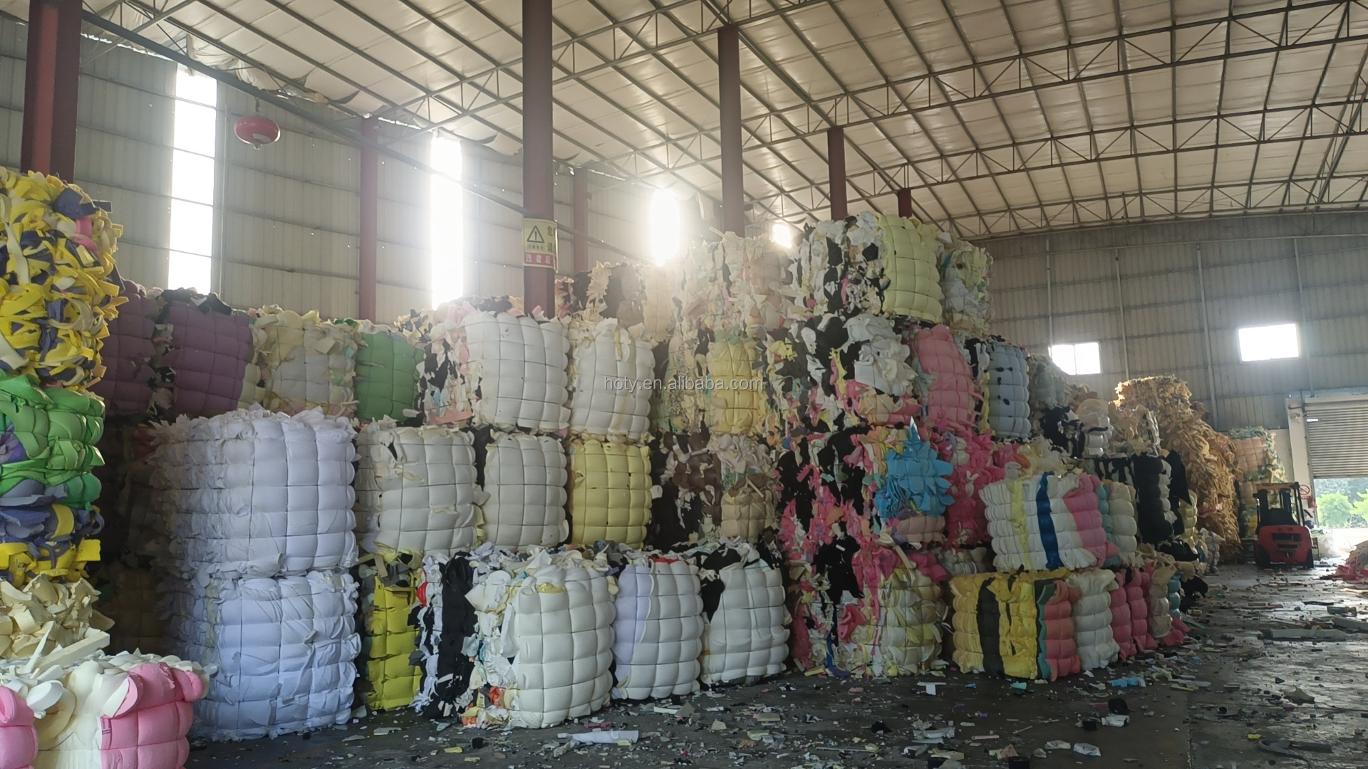 Recycling Materials High Quality Waste Shredded Furniture Foam Chips Polyurethane Memory Foam Pillow Sofa Cushion Filler Stuffs