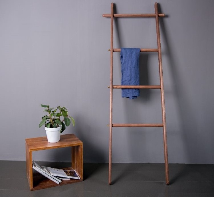 Walnut Wood Free Standing Towel Coat Hat Hook Ladder Rack Organizer Furniture Towel Holders for Jacket Clothes Handbags Umbrella