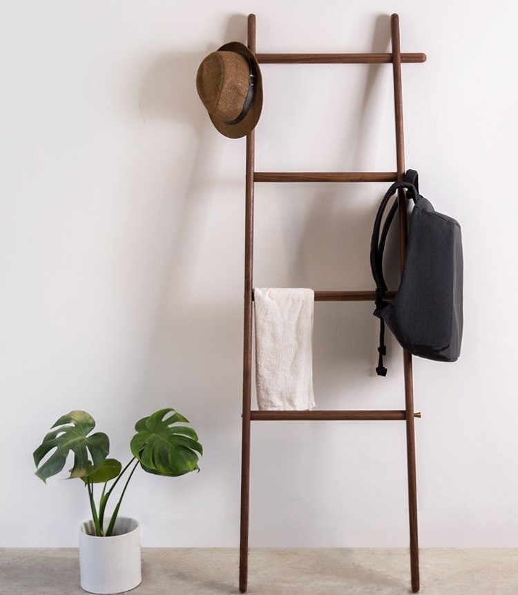 Walnut Wood Free Standing Towel Coat Hat Hook Ladder Rack Organizer Furniture Towel Holders for Jacket Clothes Handbags Umbrella